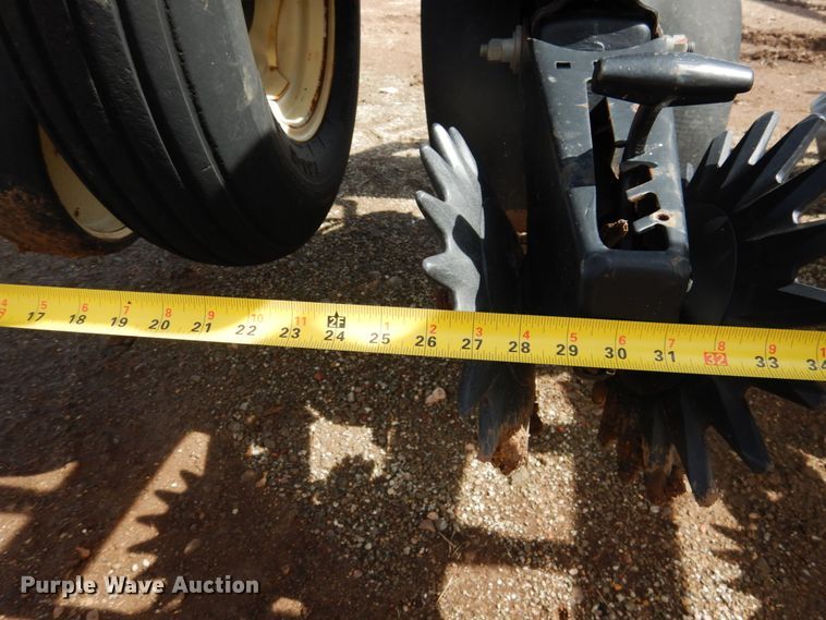 image for item GN9791 Kinze 3140 planter