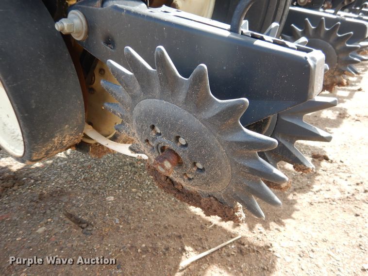 image for item GN9791 Kinze 3140 planter