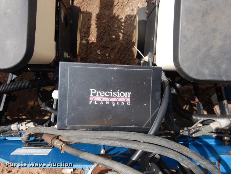 image for item GN9791 Kinze 3140 planter