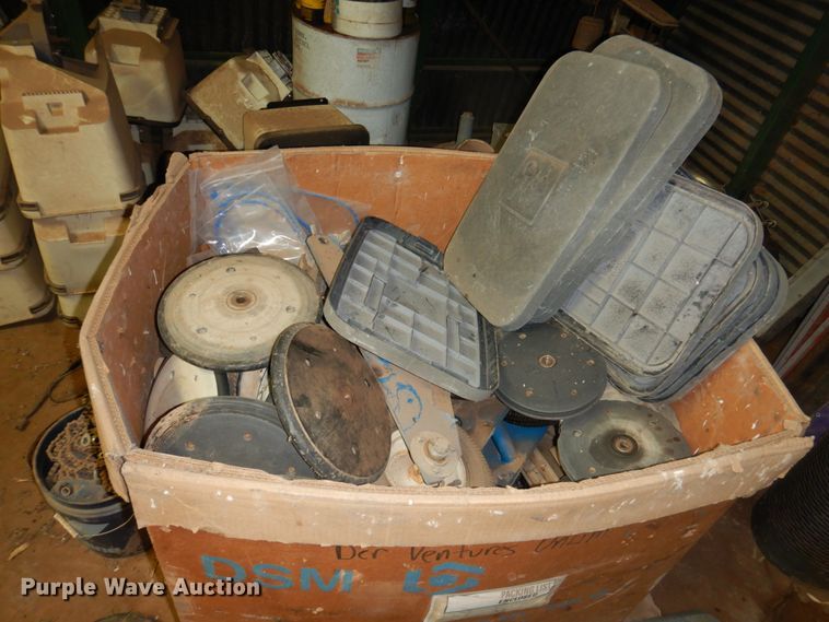 image for item GN9791 Kinze 3140 planter