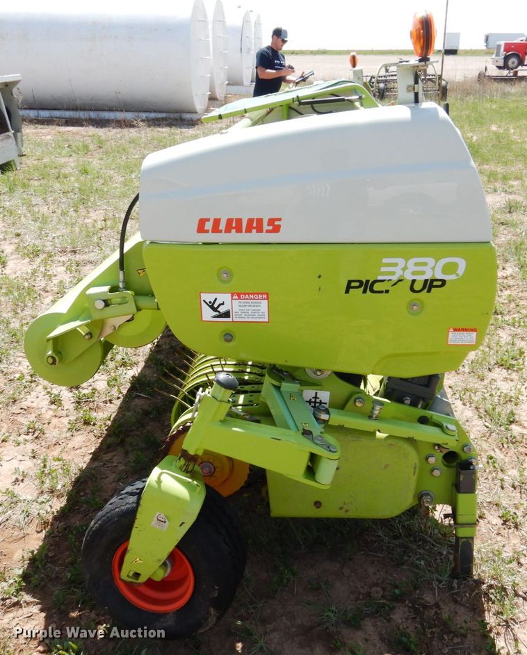 image for item GN9803 2015 Claas 380 pickup head