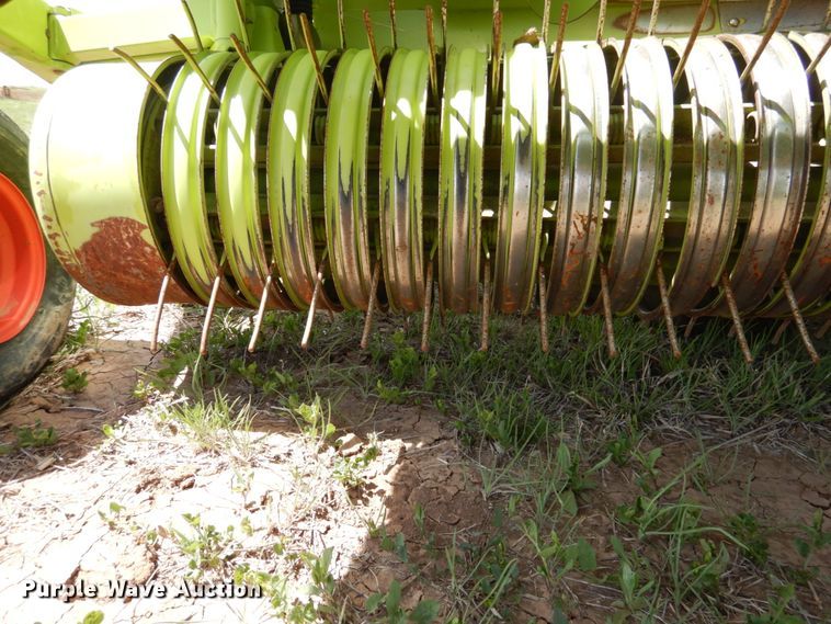 image for item GN9803 2015 Claas 380 pickup head