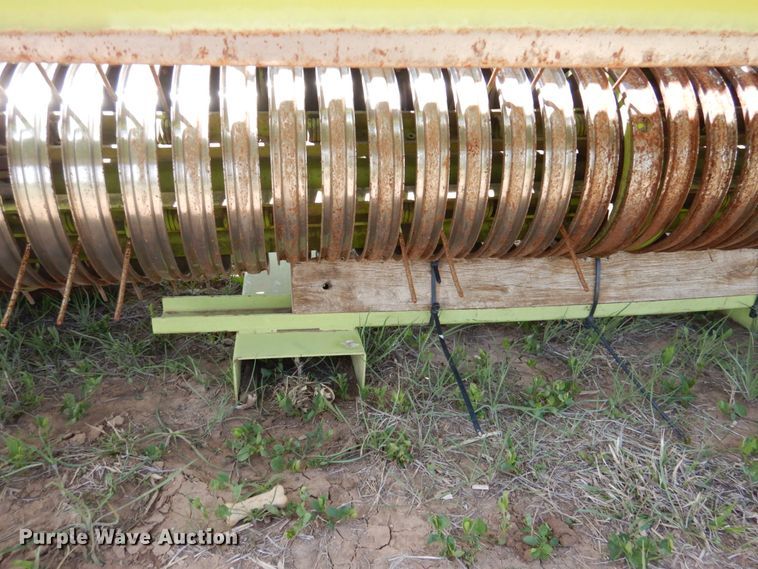 image for item GN9803 2015 Claas 380 pickup head