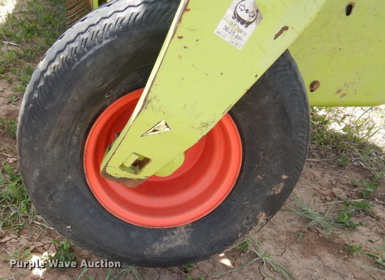 image for item GN9803 2015 Claas 380 pickup head