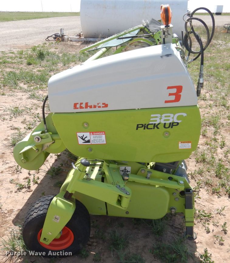 image for item GN9804 2013 Claas 380 pickup head