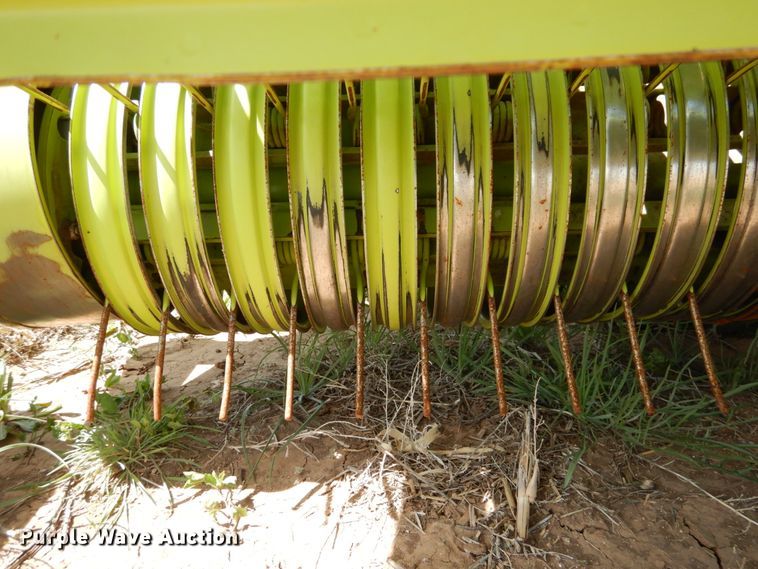 image for item GN9804 2013 Claas 380 pickup head