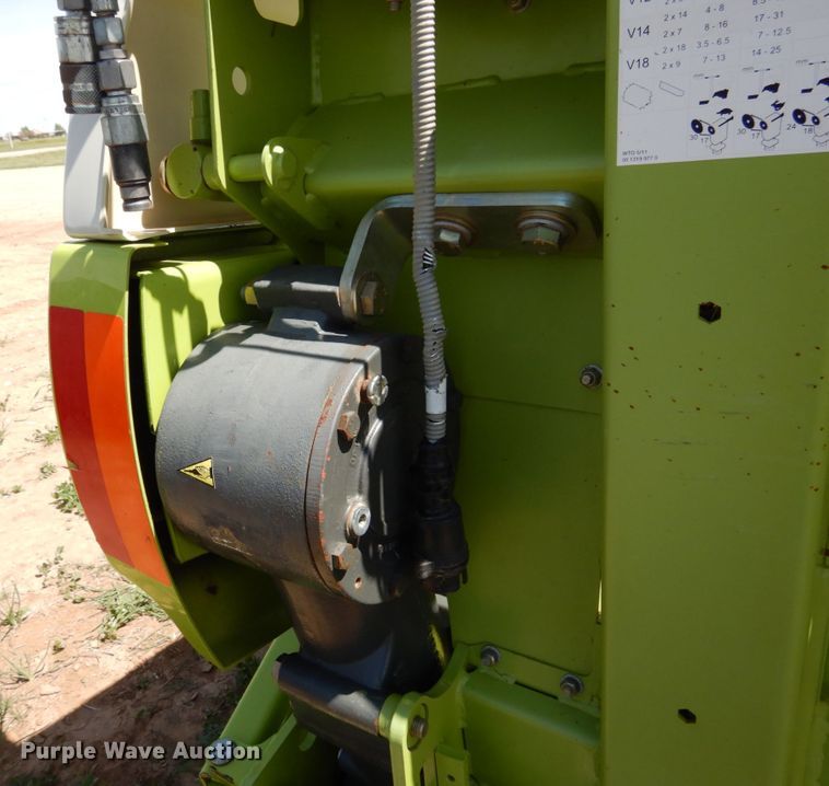 image for item GN9804 2013 Claas 380 pickup head