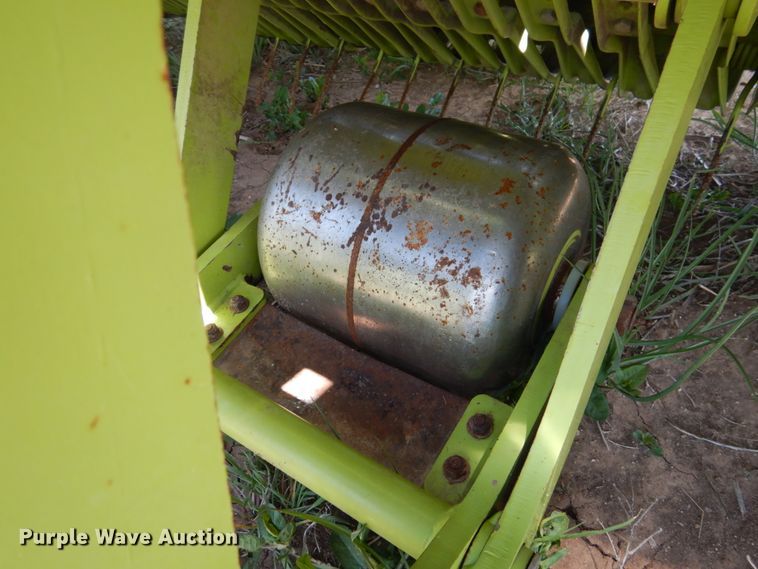 image for item GN9804 2013 Claas 380 pickup head