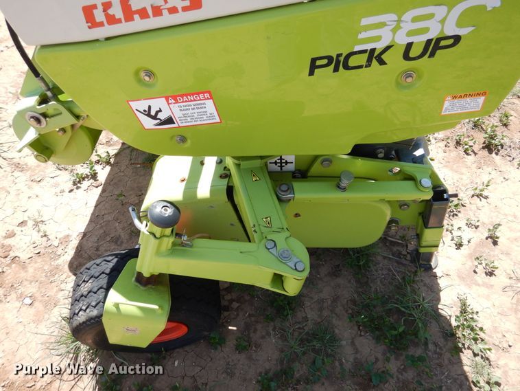 image for item GN9804 2013 Claas 380 pickup head