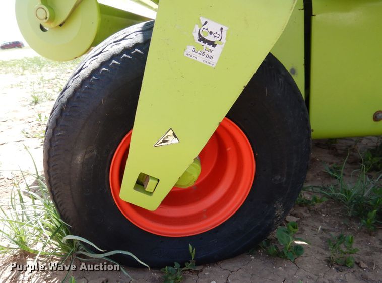 image for item GN9804 2013 Claas 380 pickup head