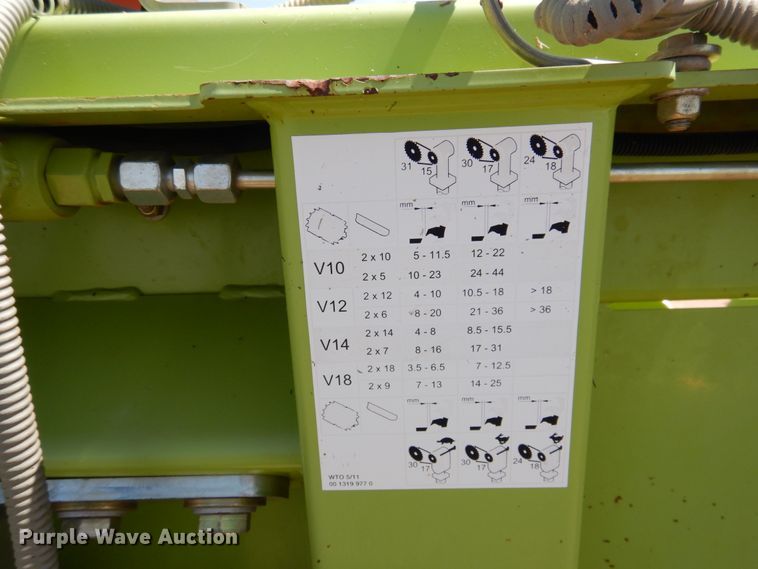 image for item GN9804 2013 Claas 380 pickup head