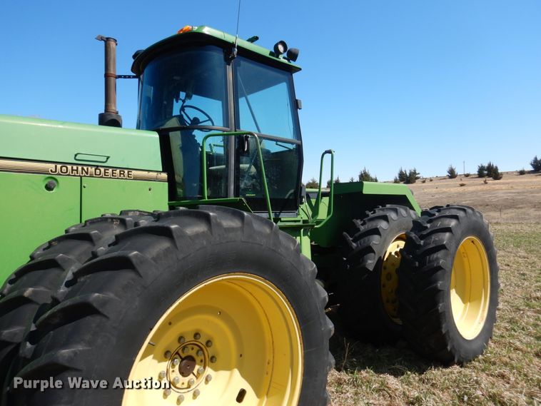 image for item GO9072 1994 John Deere 8770 4WD tractor