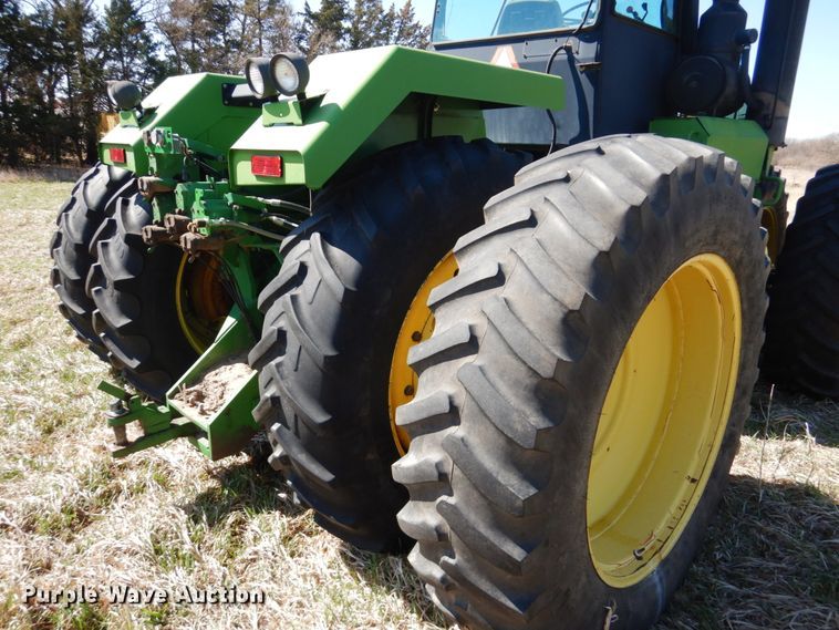 image for item GO9072 1994 John Deere 8770 4WD tractor