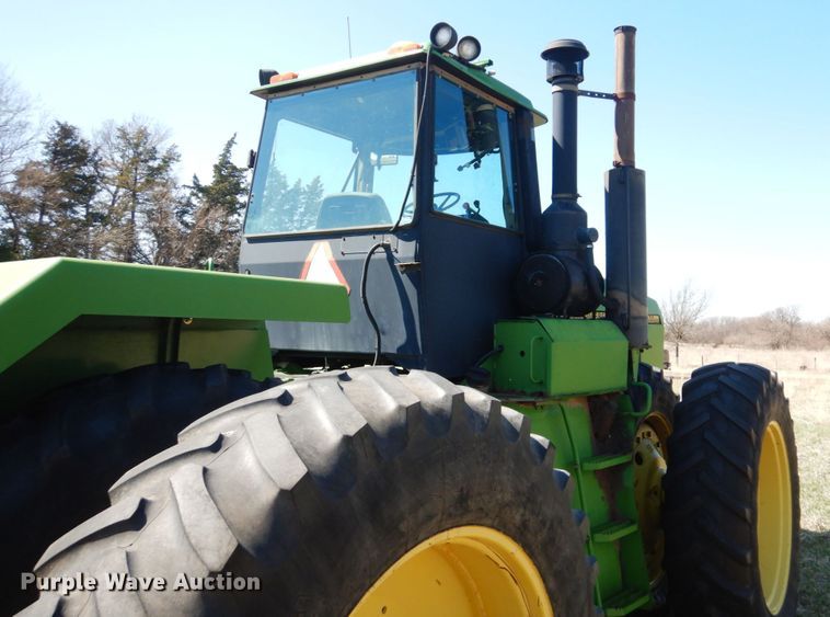 image for item GO9072 1994 John Deere 8770 4WD tractor