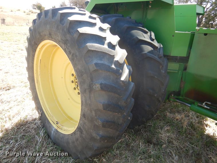 image for item GO9072 1994 John Deere 8770 4WD tractor