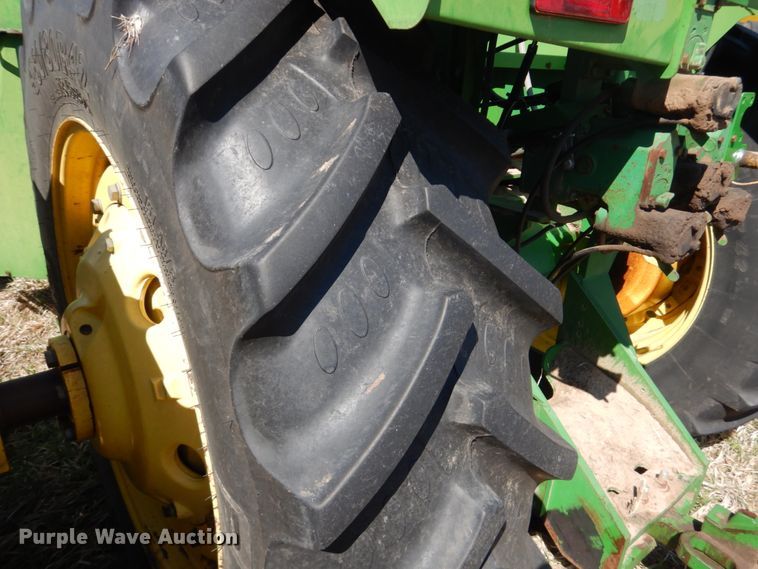 image for item GO9072 1994 John Deere 8770 4WD tractor