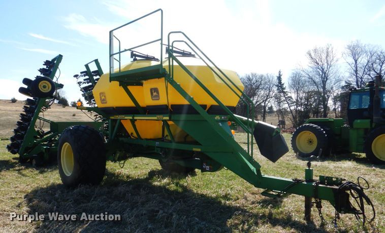 image for item GO9073 2001 John Deere 1860 no-till air seeder