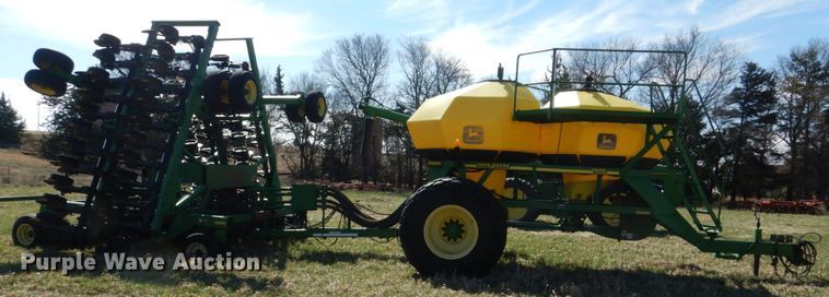 image for item GO9073 2001 John Deere 1860 no-till air seeder