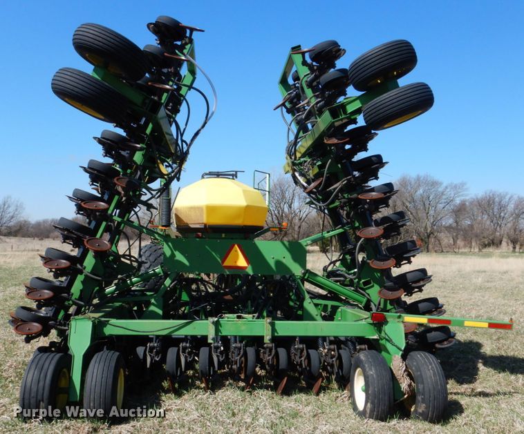 image for item GO9073 2001 John Deere 1860 no-till air seeder