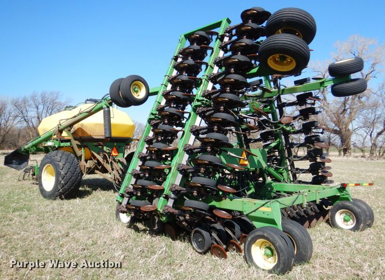 image for item GO9073 2001 John Deere 1860 no-till air seeder