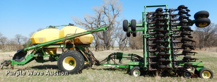 image for item GO9073 2001 John Deere 1860 no-till air seeder