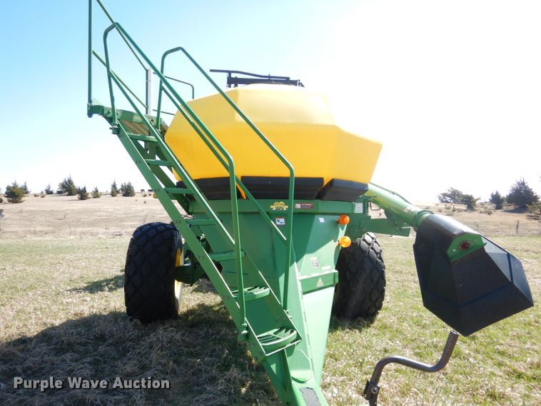 image for item GO9073 2001 John Deere 1860 no-till air seeder