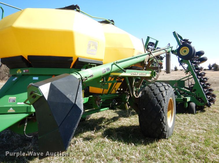 image for item GO9073 2001 John Deere 1860 no-till air seeder
