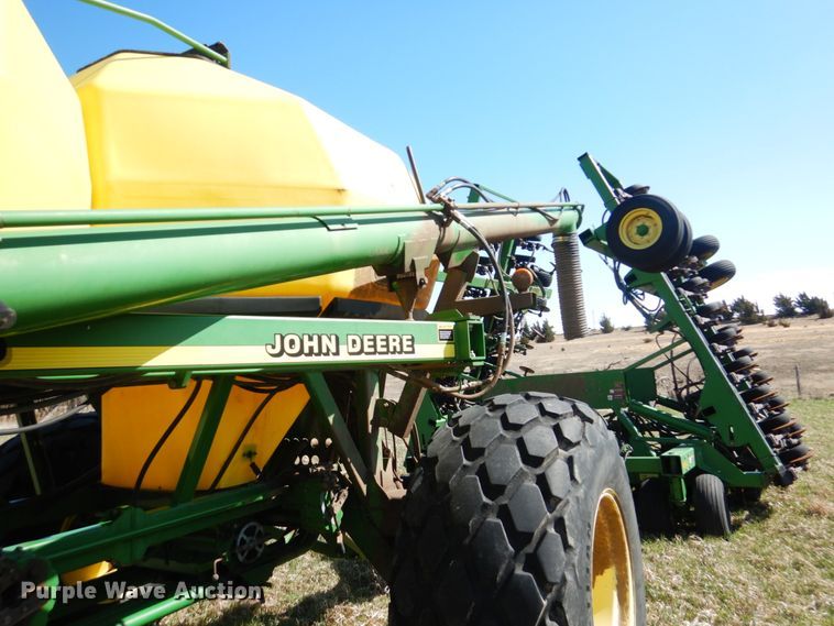 image for item GO9073 2001 John Deere 1860 no-till air seeder