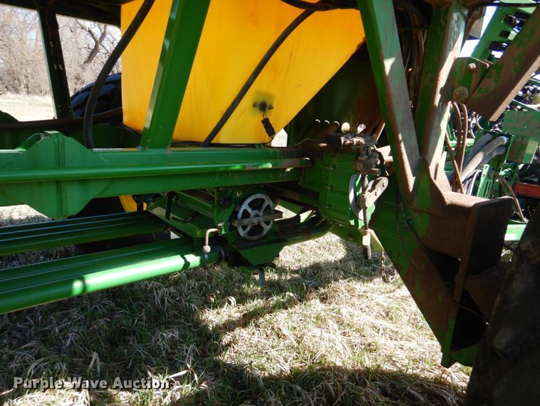 image for item GO9073 2001 John Deere 1860 no-till air seeder