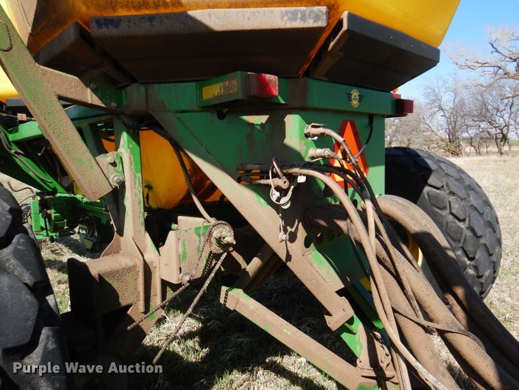 image for item GO9073 2001 John Deere 1860 no-till air seeder