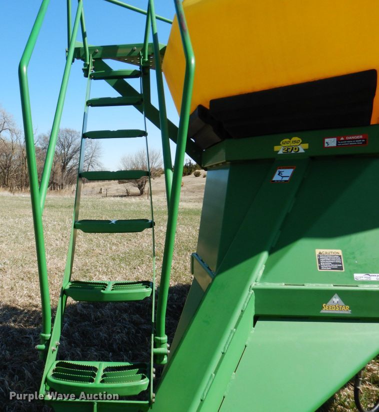 image for item GO9073 2001 John Deere 1860 no-till air seeder