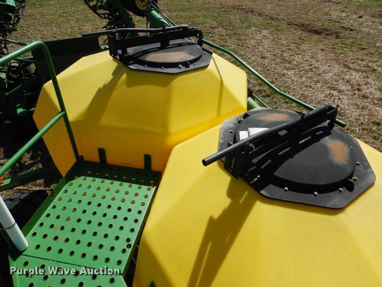 image for item GO9073 2001 John Deere 1860 no-till air seeder