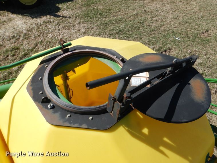 image for item GO9073 2001 John Deere 1860 no-till air seeder