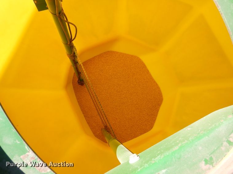 image for item GO9073 2001 John Deere 1860 no-till air seeder