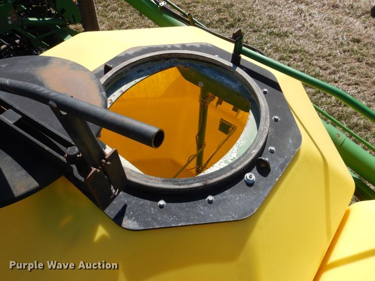 image for item GO9073 2001 John Deere 1860 no-till air seeder