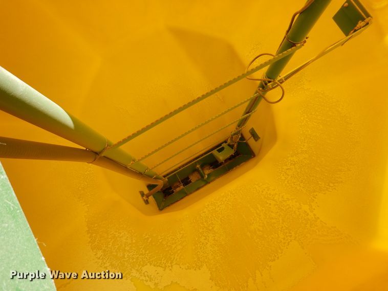 image for item GO9073 2001 John Deere 1860 no-till air seeder