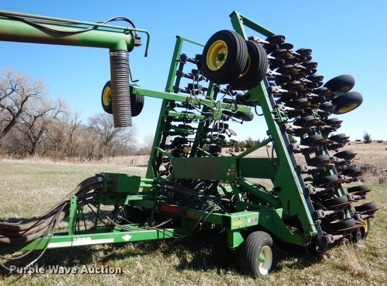 image for item GO9073 2001 John Deere 1860 no-till air seeder