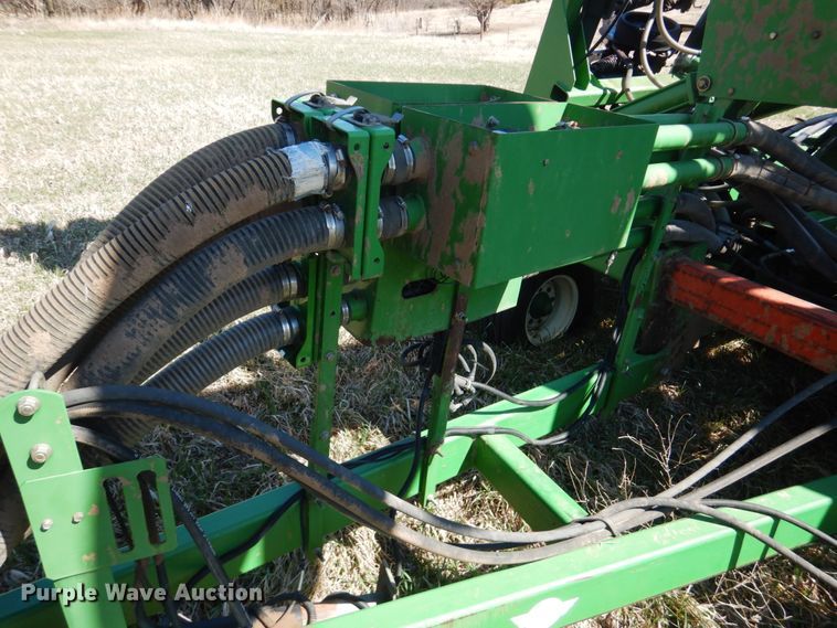 image for item GO9073 2001 John Deere 1860 no-till air seeder