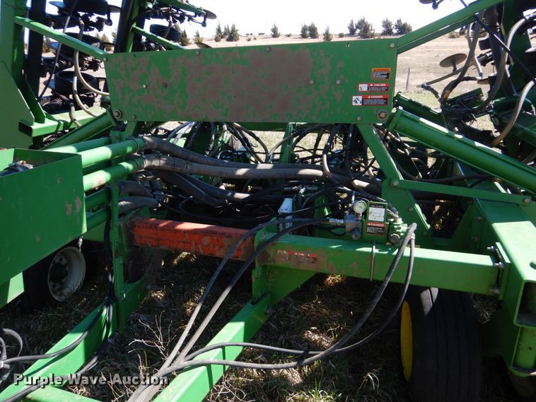 image for item GO9073 2001 John Deere 1860 no-till air seeder