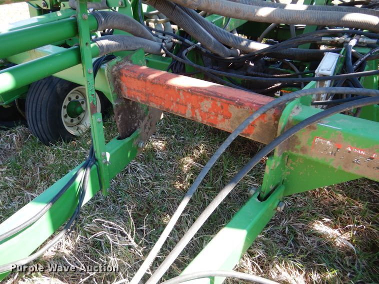 image for item GO9073 2001 John Deere 1860 no-till air seeder