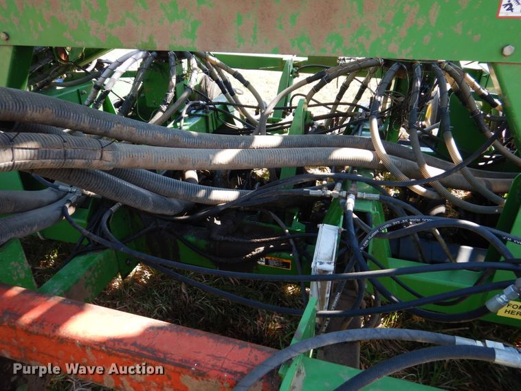 image for item GO9073 2001 John Deere 1860 no-till air seeder