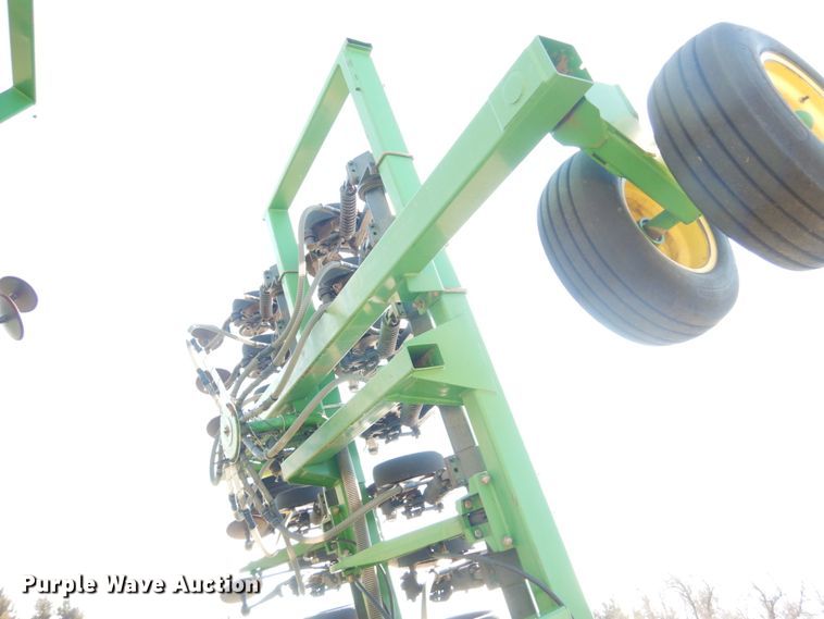 image for item GO9073 2001 John Deere 1860 no-till air seeder