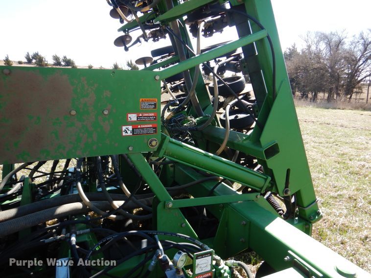 image for item GO9073 2001 John Deere 1860 no-till air seeder