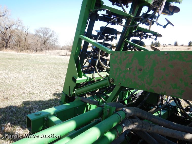 image for item GO9073 2001 John Deere 1860 no-till air seeder