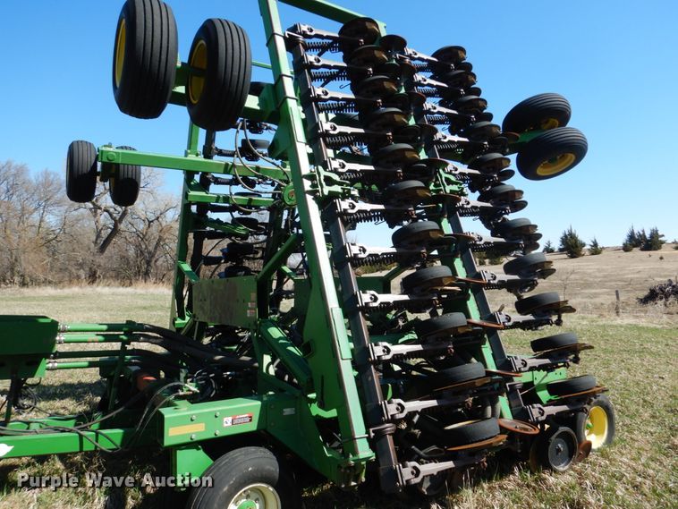 image for item GO9073 2001 John Deere 1860 no-till air seeder