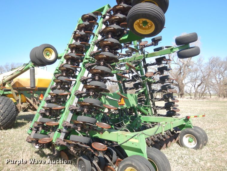 image for item GO9073 2001 John Deere 1860 no-till air seeder