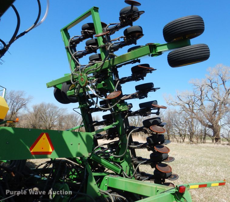 image for item GO9073 2001 John Deere 1860 no-till air seeder