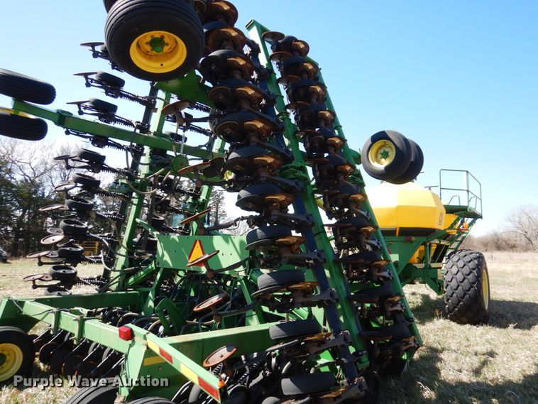 image for item GO9073 2001 John Deere 1860 no-till air seeder