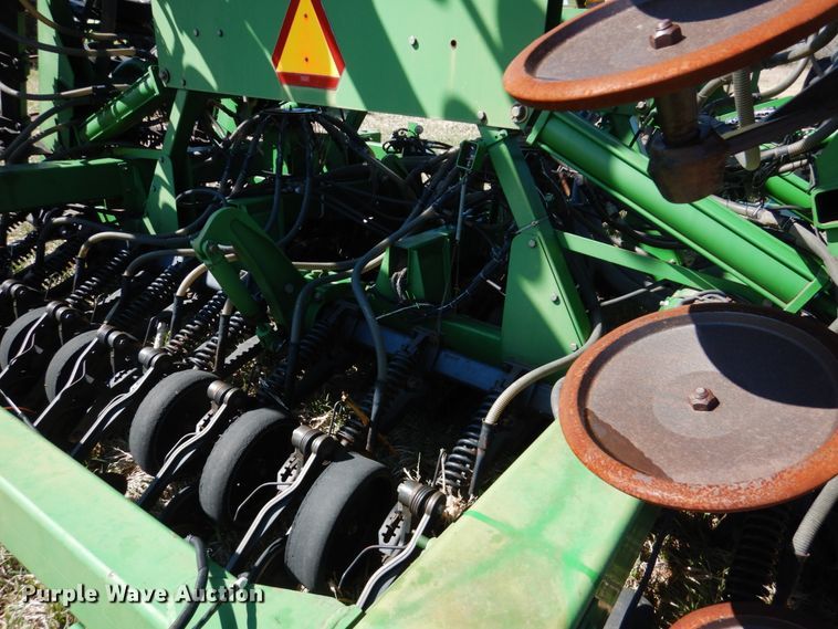 image for item GO9073 2001 John Deere 1860 no-till air seeder