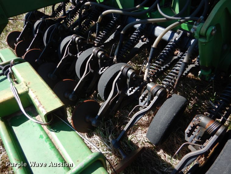 image for item GO9073 2001 John Deere 1860 no-till air seeder